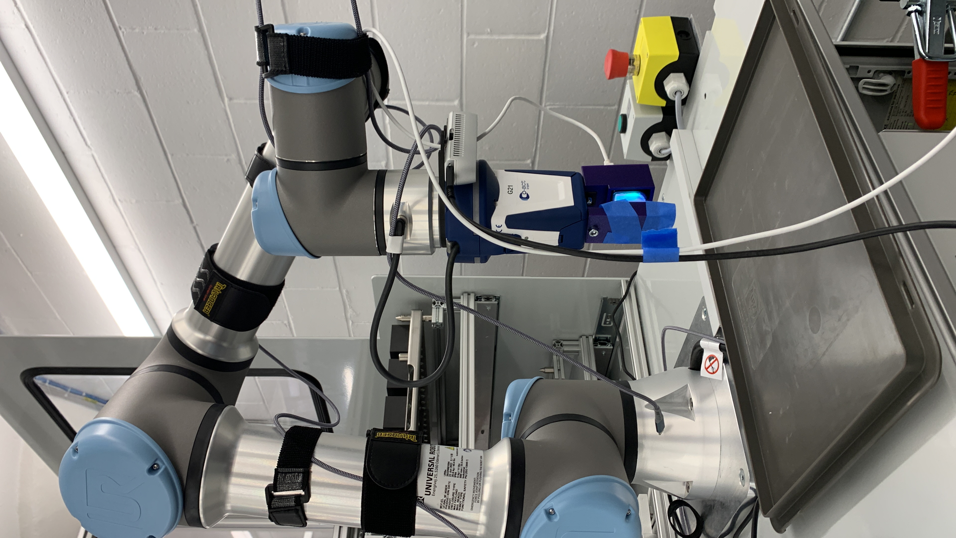 UR robot arm with Digit tactile sensors and wrist camera